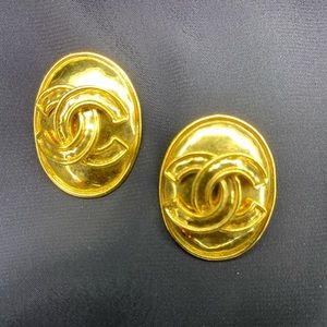 Chanel 94P CC Logo Gold Tone Clup On Earrings Vtg